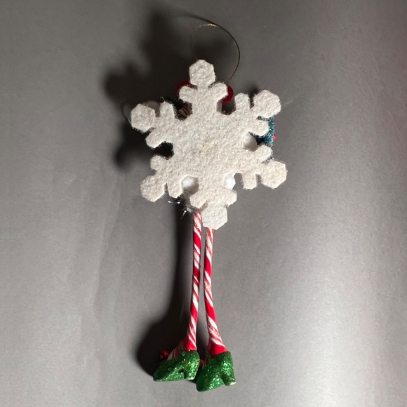 Oversized Shopping Candy Cane Elf - Picture 4 of 6